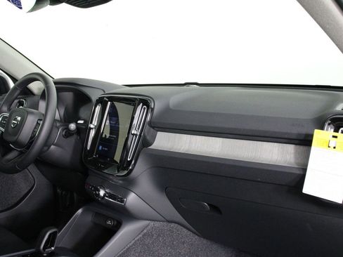 New 2025 Volvo XC40 B5 Core w/ Climate Package image 9