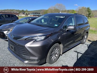 Used 2023 Toyota Sienna LE w/ LE Plus Package