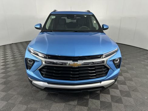 Used 2025 Chevrolet TrailBlazer LT AWD/4WD image 3