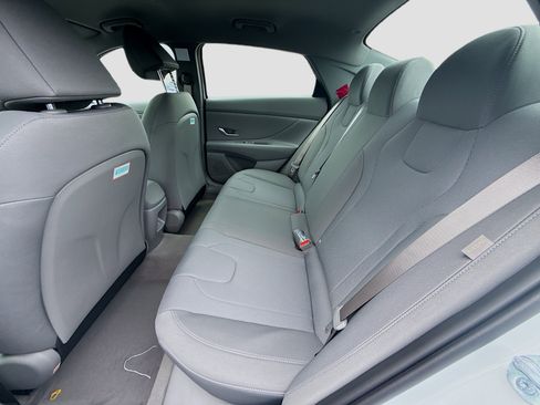 New 2026 Hyundai Elantra SE FWD image 17