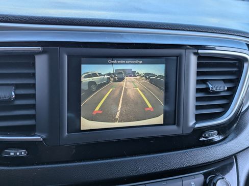 Used 2019 Chrysler Pacifica Touring Plus w/ S Appearance Package image 21