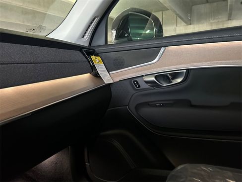 New 2026 Volvo XC90 B5 Core image 20
