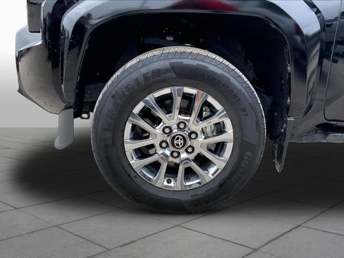 Used 2025 Toyota Tacoma Limited AWD/4WD image 11