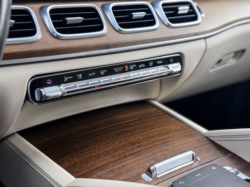 Used 2020 Mercedes-Benz GLS 450 4MATIC image 20
