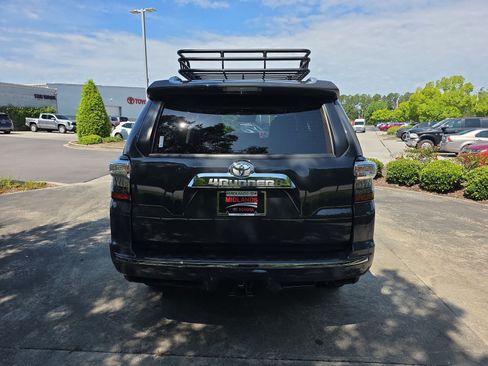 Used 2024 Toyota 4Runner Limited AWD/4WD image 4