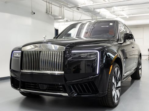 New 2026 Rolls-Royce Cullinan AWD/4WD image 2
