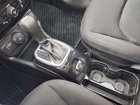 Used 2022 Jeep Renegade Altitude w/ Sun/Sound Group AWD/4WD image 26