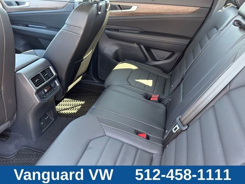 Used 2024 Volkswagen Atlas SEL AWD/4WD image 27