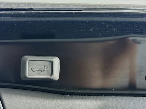 Used 2025 Toyota RAV4 XLE image 32