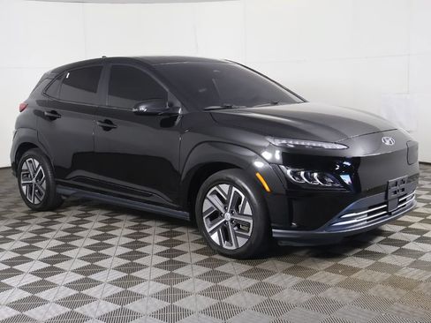 Used 2022 Hyundai Kona Limited w/ Cargo Package FWD image 2