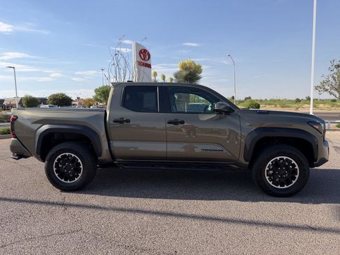 Used 2025 Toyota Tacoma TRD Off-Road w/ TRD Off Road Premium Package image 8