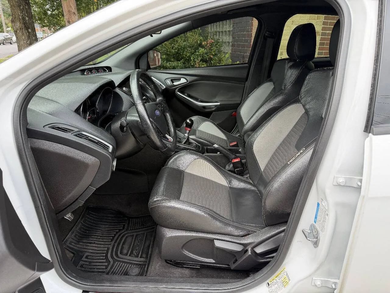Used 2018 Ford Focus ST w/ Equipment Group 401A FWD image 14