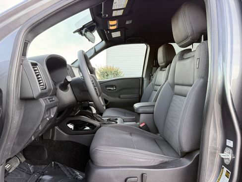 Used 2023 Nissan Frontier SV w/ Midnight Edition Package RWD image 16
