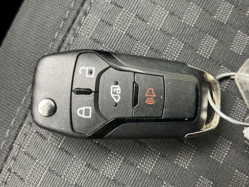 Used 2020 Ford Transit Connect XLT image 21