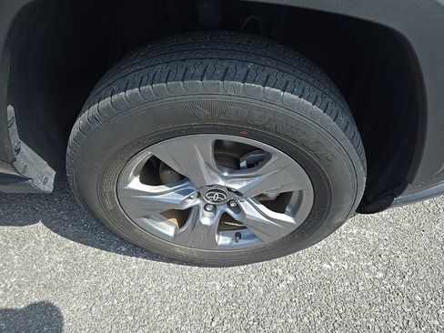 Used 2025 Toyota RAV4 XLE FWD image 9