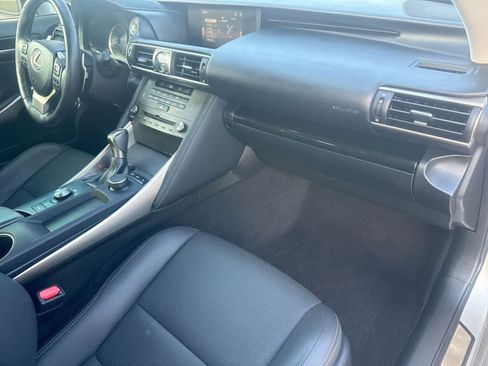 Used 2019 Lexus IS 300 image 11