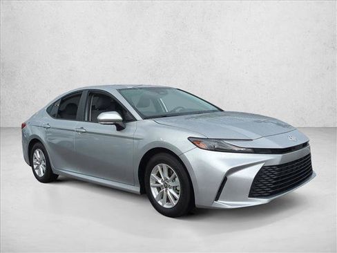 Used 2025 Toyota Camry LE FWD image 3