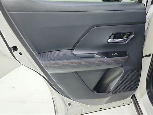 Certified 2025 Nissan Kicks SR FWD image 21