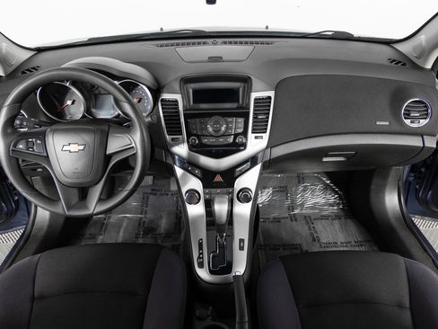 Used 2014 Chevrolet Cruze LT image 34