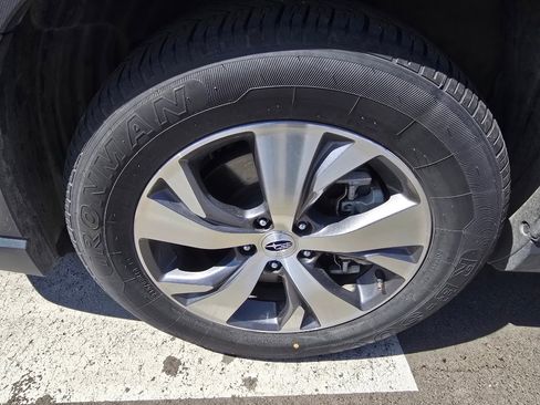 Used 2025 Subaru Ascent Premium image 18