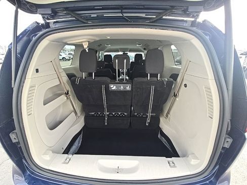 Used 2020 Chrysler Pacifica Touring w/ Advanced Safetytec Group image 25