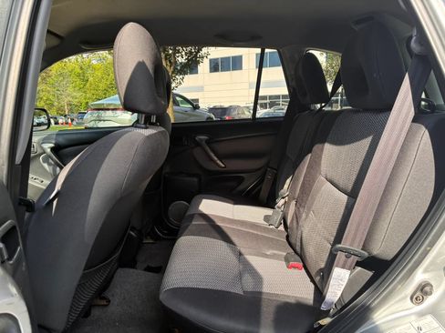 Used 2005 Toyota RAV4 4WD image 24