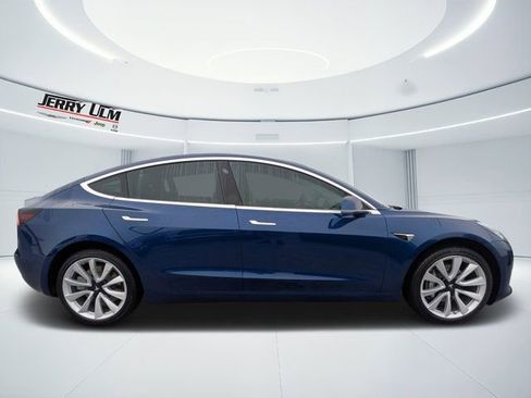 Used 2020 Tesla Model 3 Standard Range Plus image 2
