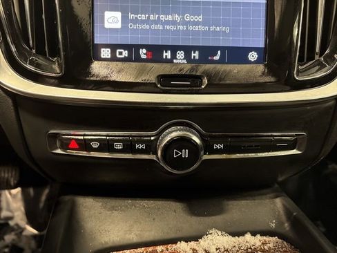 Used 2025 Volvo V60 B5 Cross Country Plus image 14