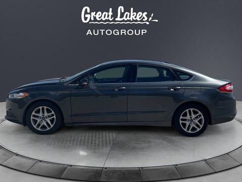 Used 2016 Ford Fusion SE FWD image 2