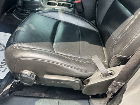 Used 2019 Jeep Wrangler Unlimited Sahara AWD/4WD image 19