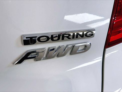 Used 2018 Honda Pilot Touring image 11