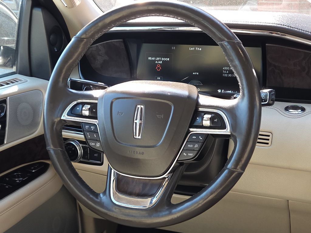 Used 2019 Lincoln Navigator L Reserve w/ Cargo Package AWD/4WD image 12