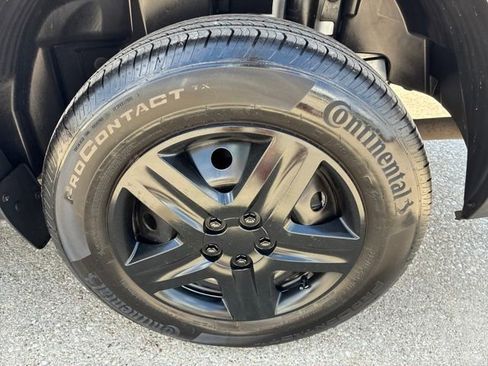 Used 2025 Ford Maverick XL w/ Equipment Group 102A AWD/4WD image 11