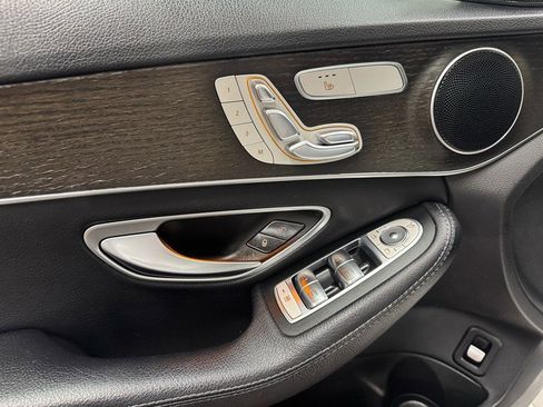 Used 2019 Mercedes-Benz C 300 4MATIC Sedan image 12