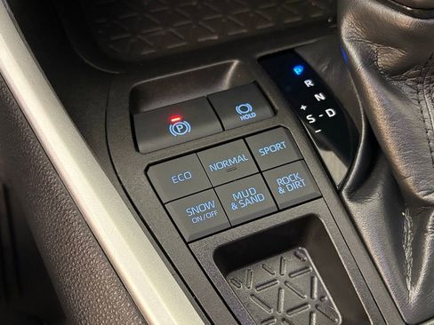 Used 2022 Toyota RAV4 XLE Premium AWD/4WD image 31