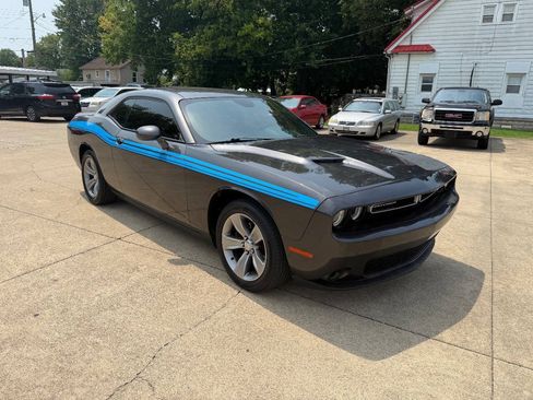 Used 2020 Dodge Challenger SXT RWD image 5
