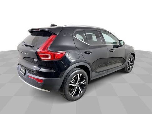 Used 2023 Volvo XC40 B5 Plus AWD/4WD image 8