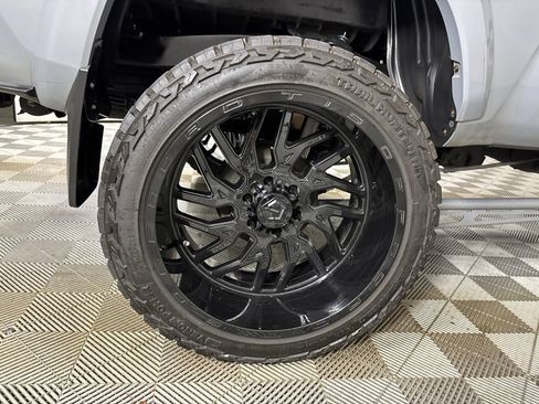 Used 2021 Toyota Tacoma SR5 AWD/4WD image 33