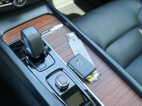 Used 2023 Volvo XC60 B5 Plus w/ Climate Package image 25