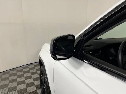 Used 2022 Jeep Grand Cherokee L Limited w/ Black Appearance Package AWD/4WD image 14