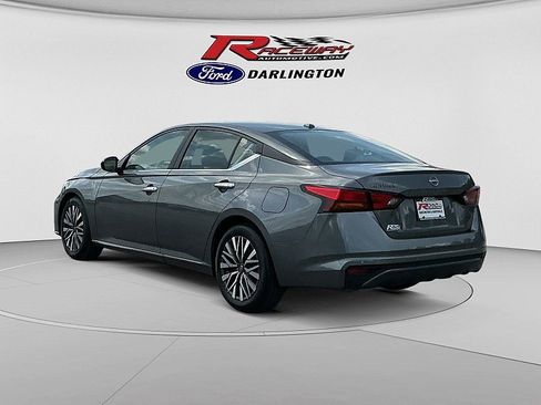 Used 2025 Nissan Altima 2.5 SV FWD image 3