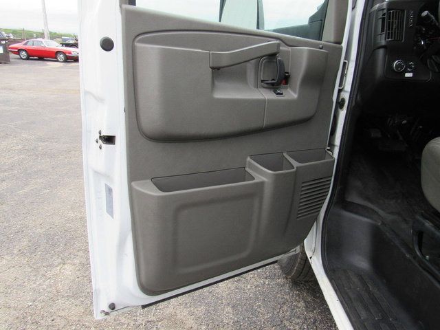 Used 2021 GMC Savana 3500 Extended w/ Power Convenience Package RWD image 22