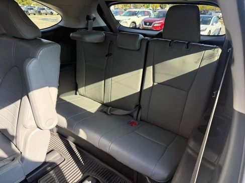 Used 2023 Toyota Highlander XLE image 27