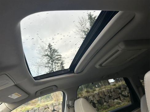 Used 2017 Acura MDX w/ Technology & Entertainment image 17