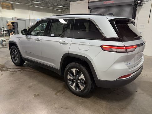 Used 2024 Jeep Grand Cherokee Limited 4xe AWD/4WD image 5