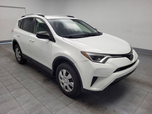 Used 2018 Toyota RAV4 LE FWD image 13