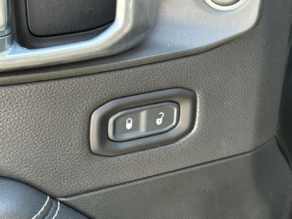 Used 2020 Jeep Gladiator Overland w/ Popular Equipment Package AWD/4WD image 19