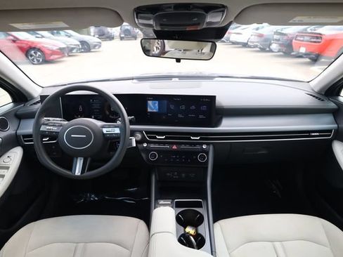 Used 2025 Hyundai Sonata SEL FWD image 12