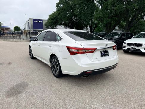 Used 2018 Toyota Avalon XLE Premium FWD image 4