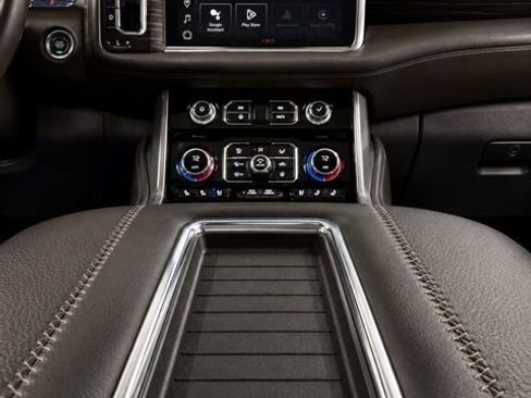 Used 2024 GMC Yukon XL Denali w/ Denali Reserve Package AWD/4WD image 27